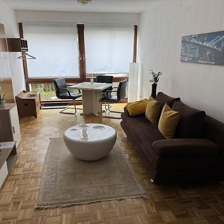 Enis Apartment - Biete Wunderschöne möbliertes Zimmer an Stuttgart Exterior foto